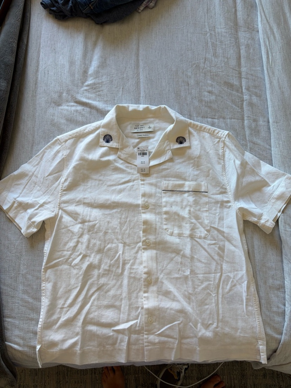Abercrombie & Fitch White Short-Sleeve Button-Down Shirt